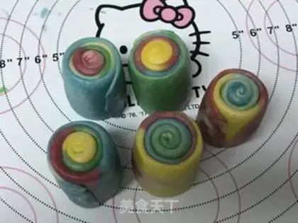 Make Spiral rainbow souffle step 18