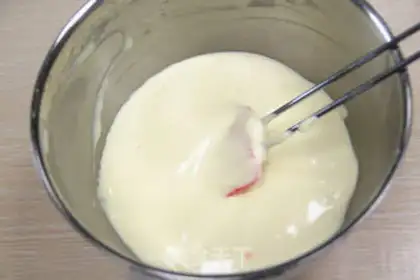 Make Strawberry cake step 4