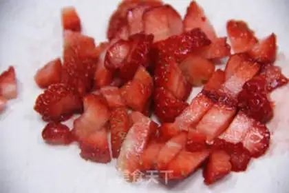 Make Strawberry cake step 8