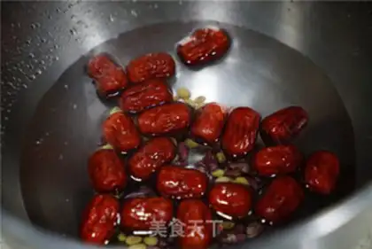 Make Red dates, soy sauce step 1
