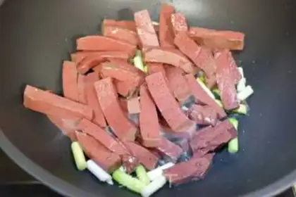 Make Garlic pig blood step 4