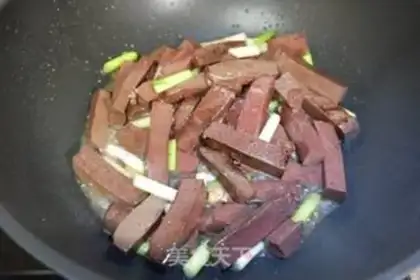 Make Garlic pig blood step 5