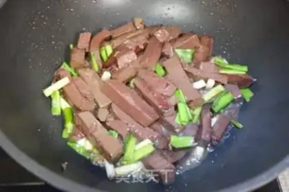 Make Garlic pig blood step 6