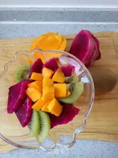 Make Yogurt and fruit step 1