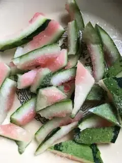 Make Watermelon pickles step 0