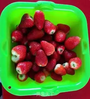 Make Strawberry jam step 1