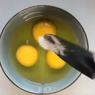 Make Spinach fried eggs step 2