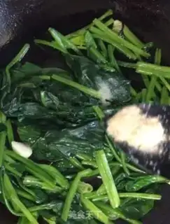 Make Spinach fried eggs step 6