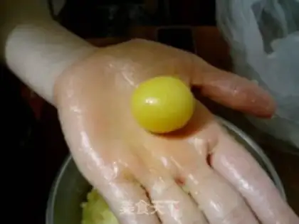 Make Milky coconut silk ball step 4