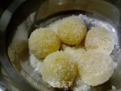 Make Milky coconut silk ball step 5