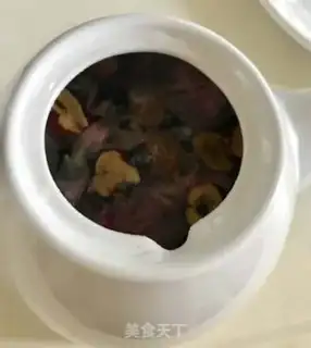 Make Rose, black sugar, red date tea step 2