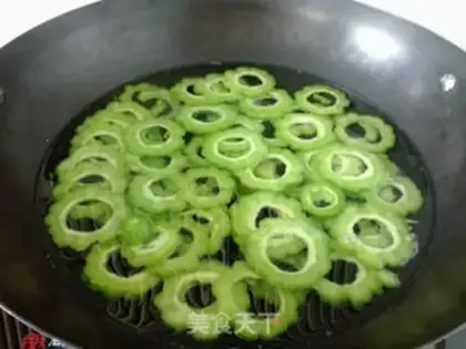 Make The bitter melon comes back to the pot step 2