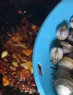 Make Scrambled clams step 3