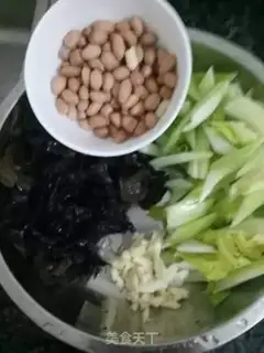 Make Woodnut celery step 0
