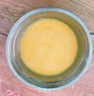 Make Pepper fried eggs step 1