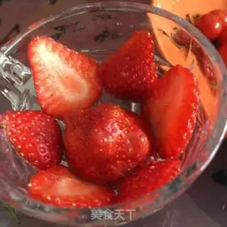 Make Strawberry yogurt step 1