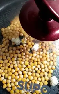 Make Chocolate popcorn step 2