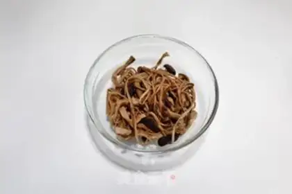 Make A dry pot of tea and mushrooms step 1