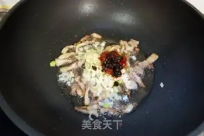 Make A dry pot of tea and mushrooms step 7