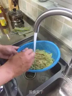 Make Godmother mixed noodles step 4