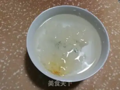 Make Silver-ear red-leave-tree soup step 1