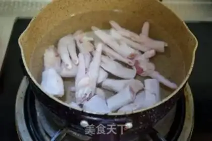 Make Poppy chicken claws step 1