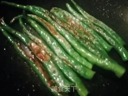 Make Skin peppers and eggs step 1