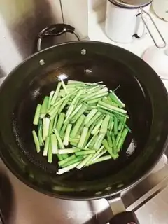 Make Spicy perfume step 1