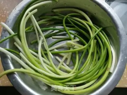 Make Garlic fried meat step 1