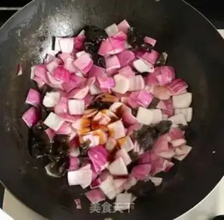 Make Onion wooded eggs step 4