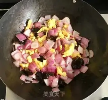 Make Onion wooded eggs step 5