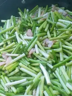 Make Garlic fried meat step 1