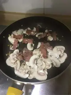 Make Cream mushroom bacon pasta step 2
