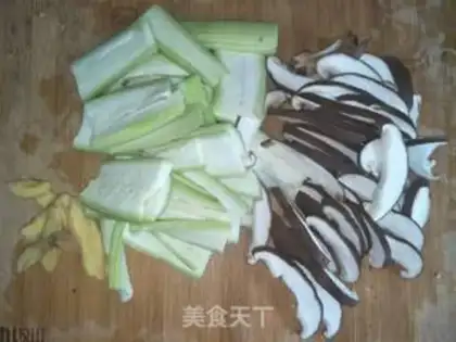 Make Spoon mushroom soup step 0