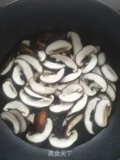 Make Spoon mushroom soup step 1