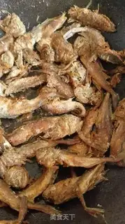 Make Dry-fried, salty fish step 2