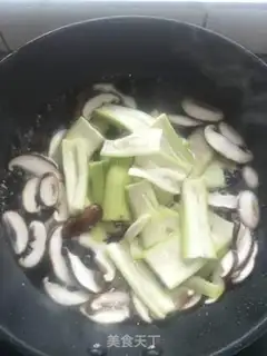 Make Spoon mushroom soup step 2