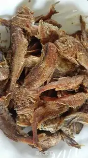 Make Dry-fried, salty fish step 3