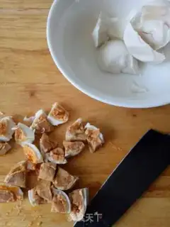 Make Three-coloured eggs step 4