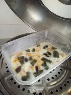 Make Three-coloured eggs step 7
