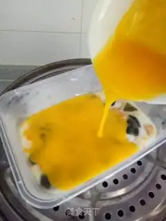 Make Three-coloured eggs step 8
