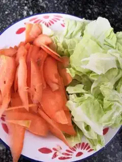 Make Round cabbage and shrimp step 1