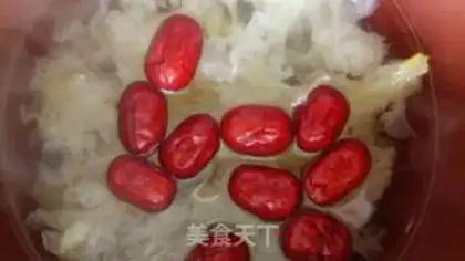Make Silver Ear Lotus soup step 1
