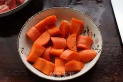 Make Tomato oxen carrots step 1