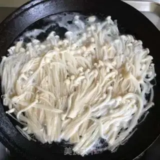 Make Frozen needle mushrooms step 3
