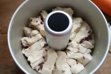 Make Japanese cranberry tore bread step 12