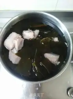 Make Ribbon seaweed soup step 2