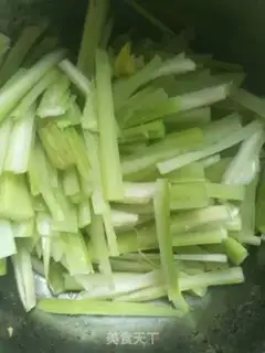 Make Celery fried wood step 0