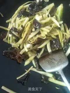 Make Celery fried wood step 4