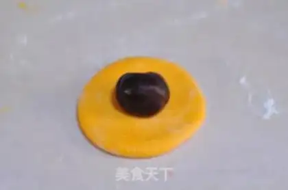 Make Tomato buns step 4